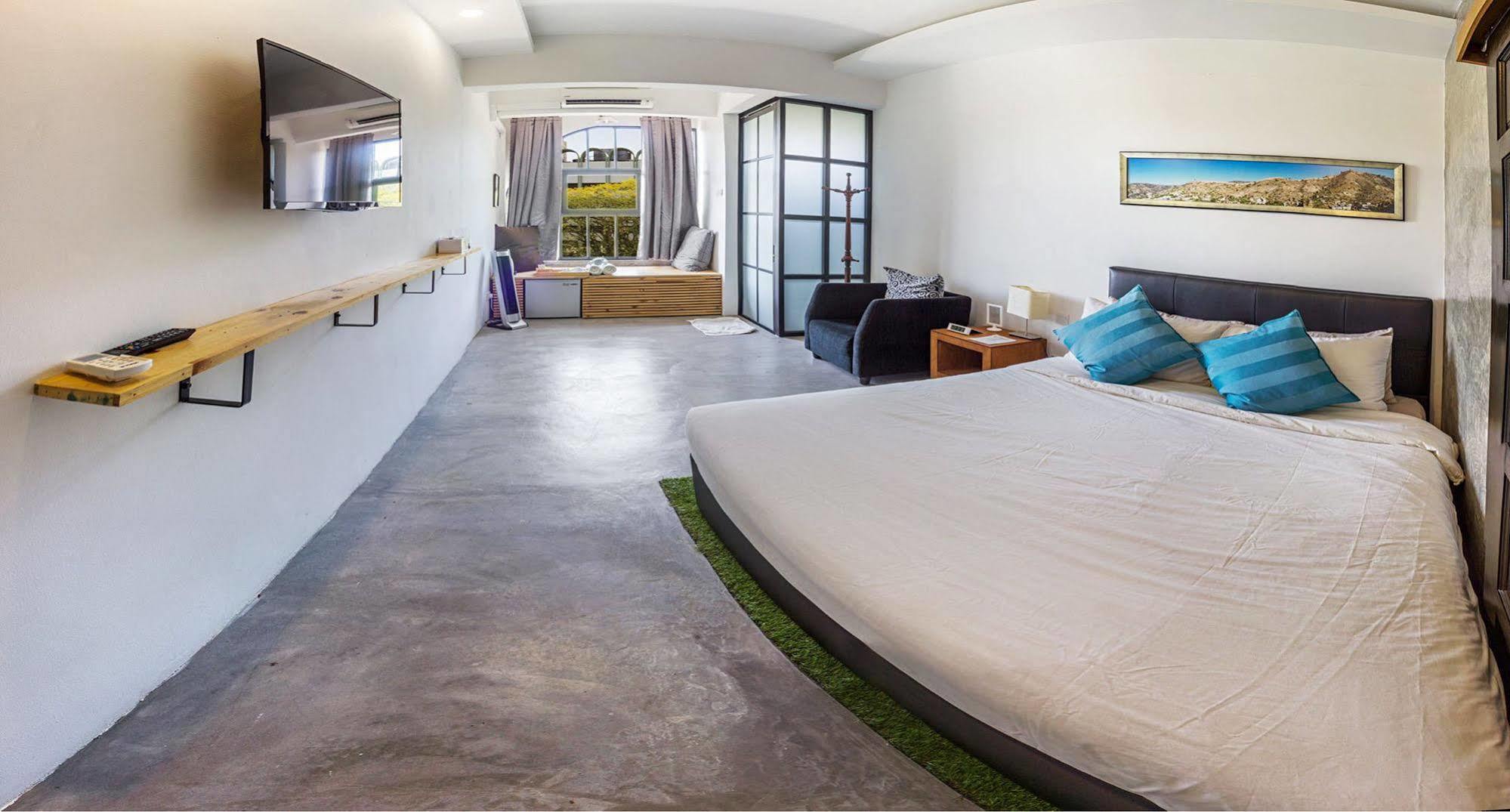 Roomies Suites Batu Feringgi Dış mekan fotoğraf